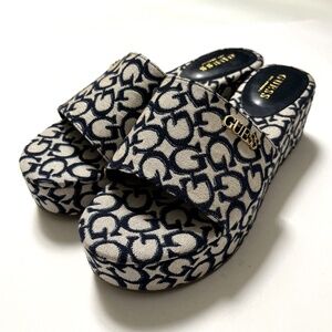 NWOB GUESS Monogram Denim Logo Platform Slides Sandals Size 10M Blue Beige